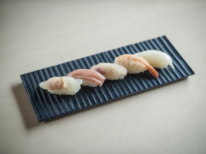 Plat chêne strié teint à l'indigo S