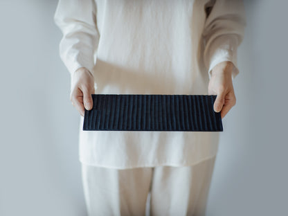 Plat chêne strié teint à l'indigo S
