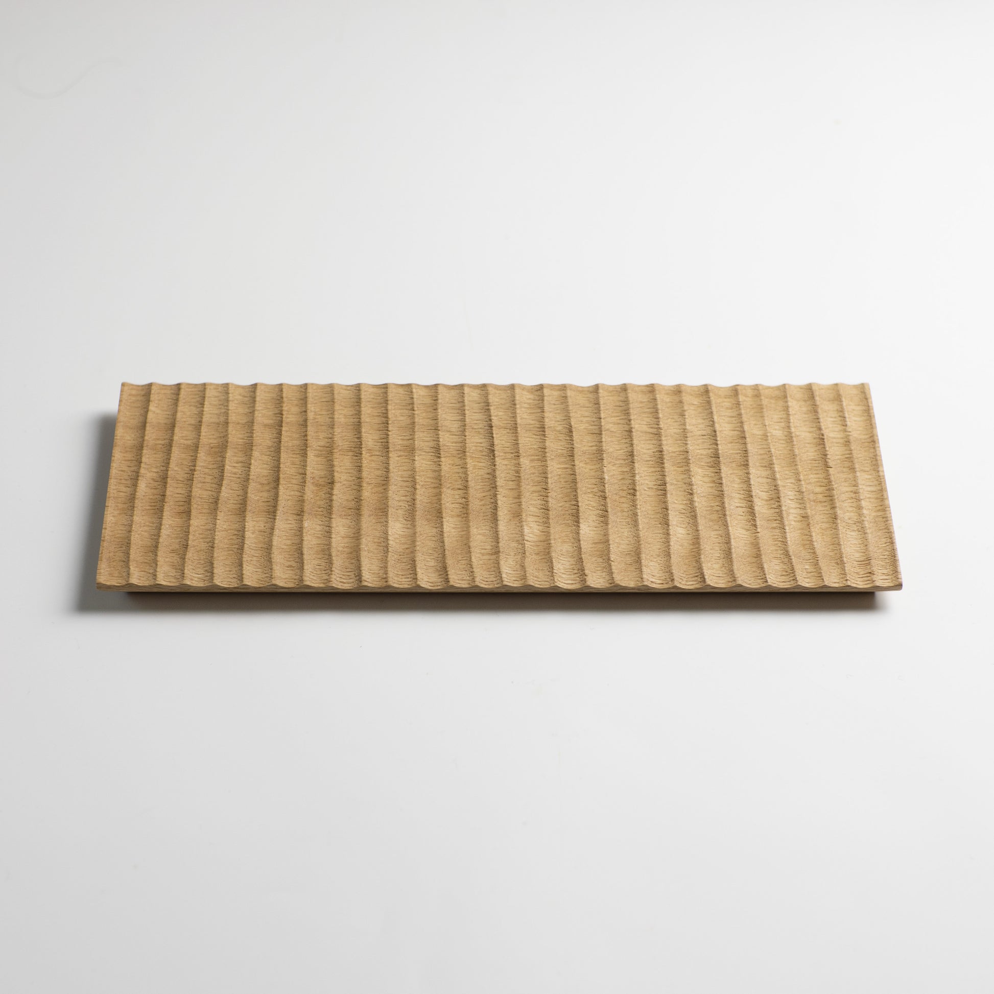 Plat en chêne strié S