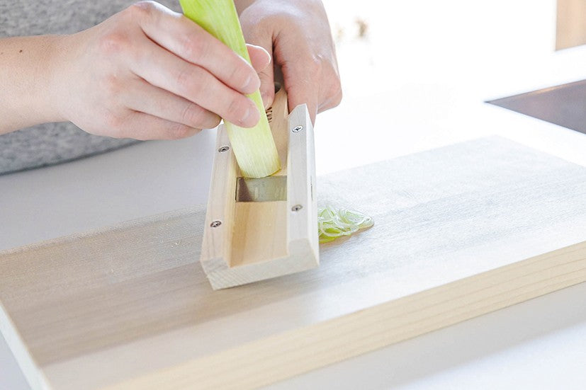 Rape a poireau en bois