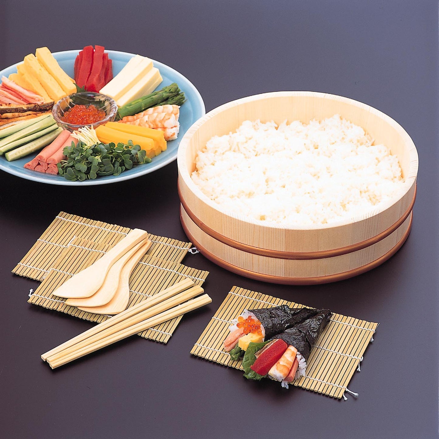 Set Temakizushi avec récipient a riz, 3 lattes a sushi et 3 spatules a riz, 3 baguettes